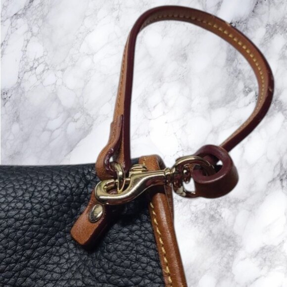 Authentic Dooney & Bourke Black Pebbled Leather Wristlet – Brand New! - Picture 6 of 7